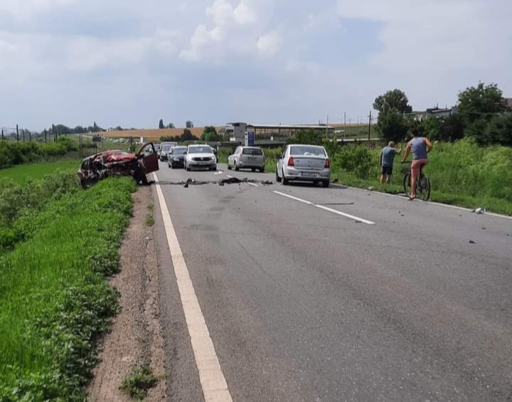 UPDATE Grav accident la ieșirea din Șendreni: O persoană dintre cele rănite și-a pierdut viața