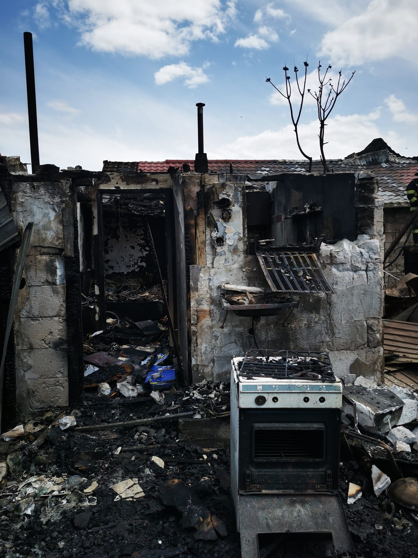 Mii de euro pentru oamenii rămași fără casă după un incendiu