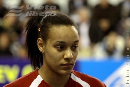 Nneka şi Sabina Miclea joacă în Bulgaria