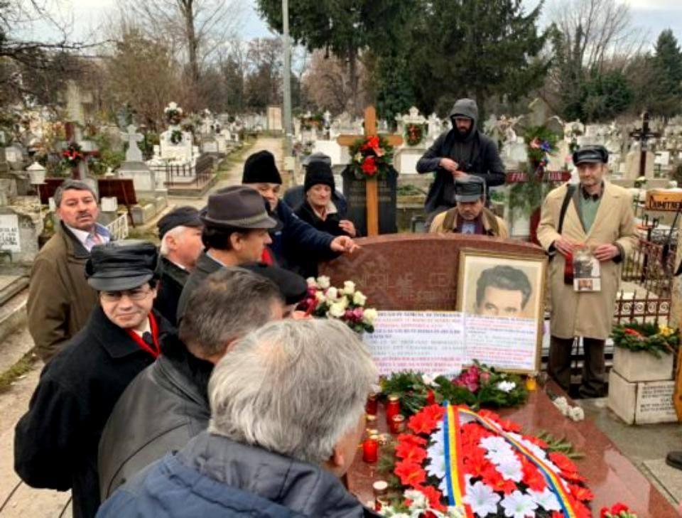 Dor de Ceauşescu şi-un ”Fericiun Crăcit”!