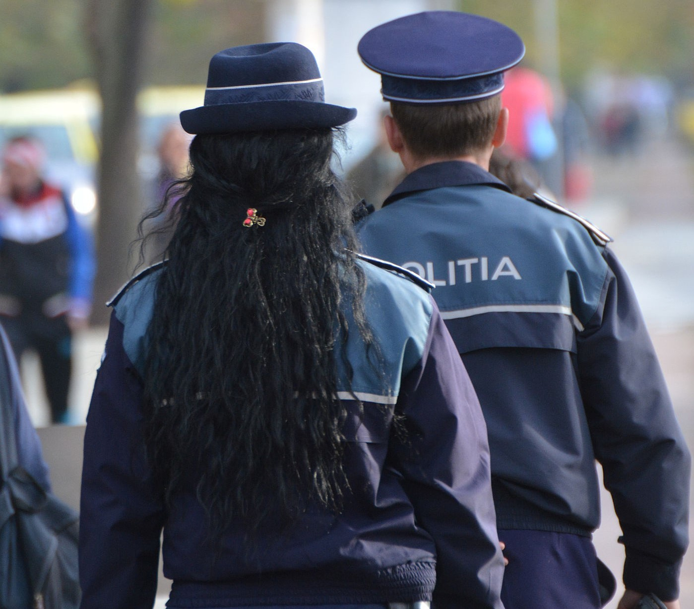 Pamflet. Polițiștii care n-au coborât din mașină își explică gestul: Nu era copil de interlop