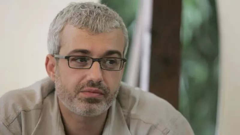 Mai vine omul la spital, dar mai și pleacă