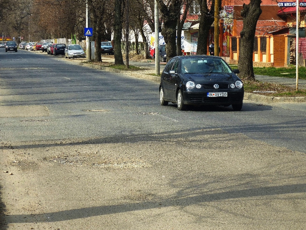 STRADĂ gălăţeană pentru maşini cu volan pe dreapta (FOTO&VIDEO)