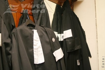 Trei judecători merg la alegeri