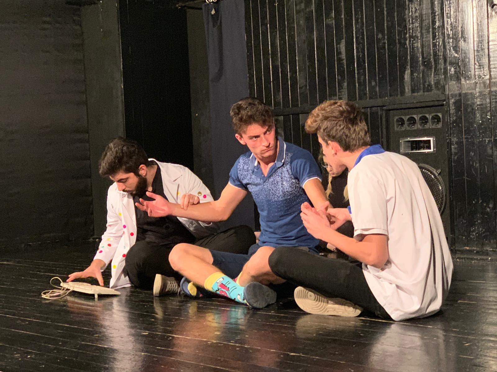 Cursuri pentru adulții pasionați de teatru