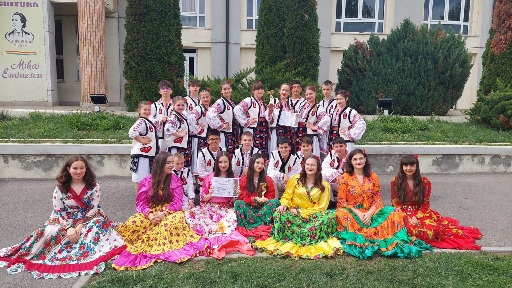 „Cununița Satului” din Liești, vedetă a festivalurilor de folclor