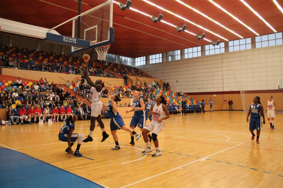 BASCHET/ Phoenix joacă derbiul pentru locul trei