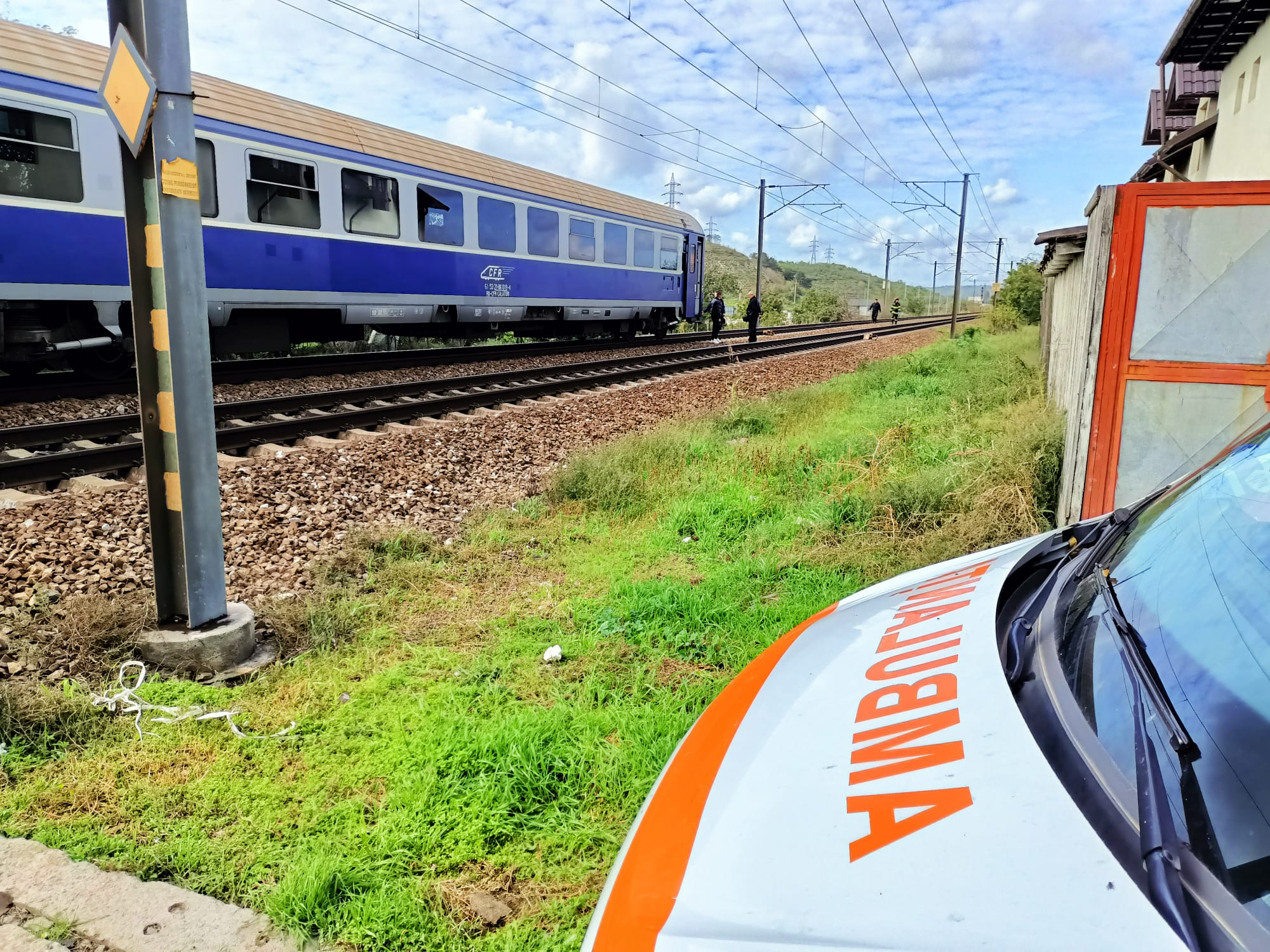 O femeie s-a aruncat în fața trenului