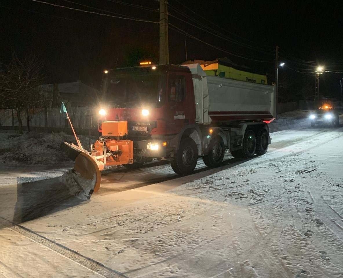 Circulație rutieră în condiții de iarnă pe drumurile din județul Galați