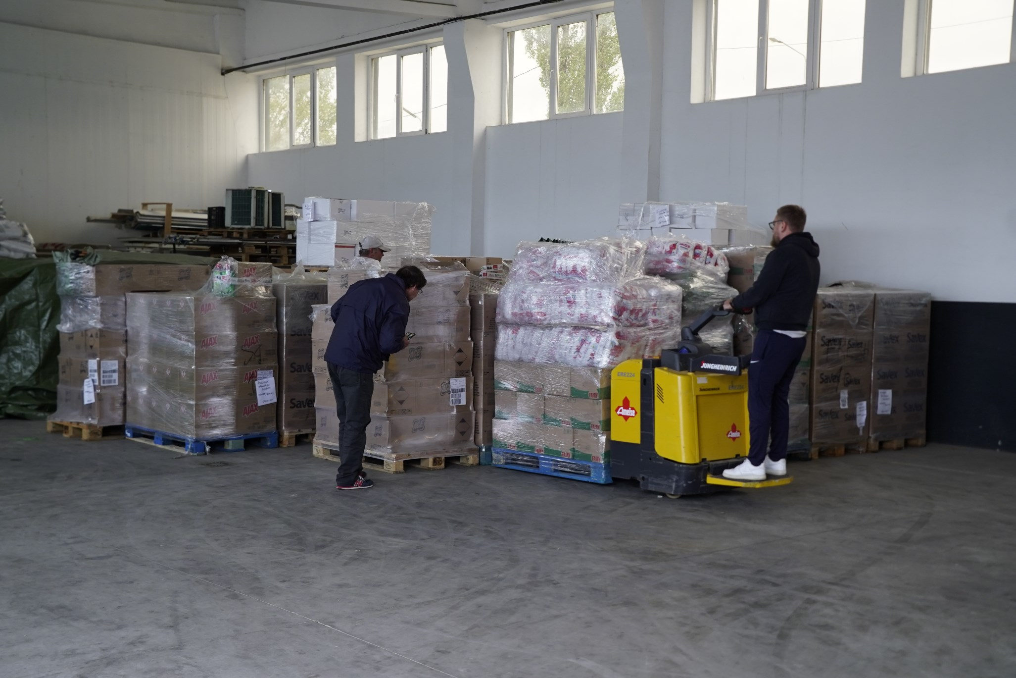 Noi transporturi cu ajutoare pentru sinistraţi