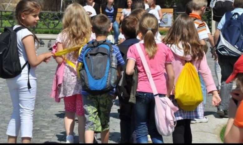 Elevii intră în vacanţă