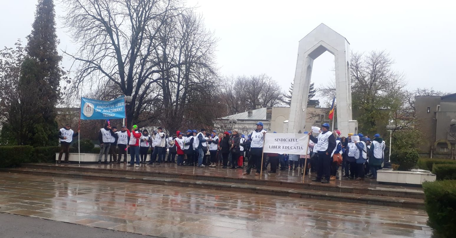 Sindicaliştii din învăţământ au ieşit în stradă (VIDEO)