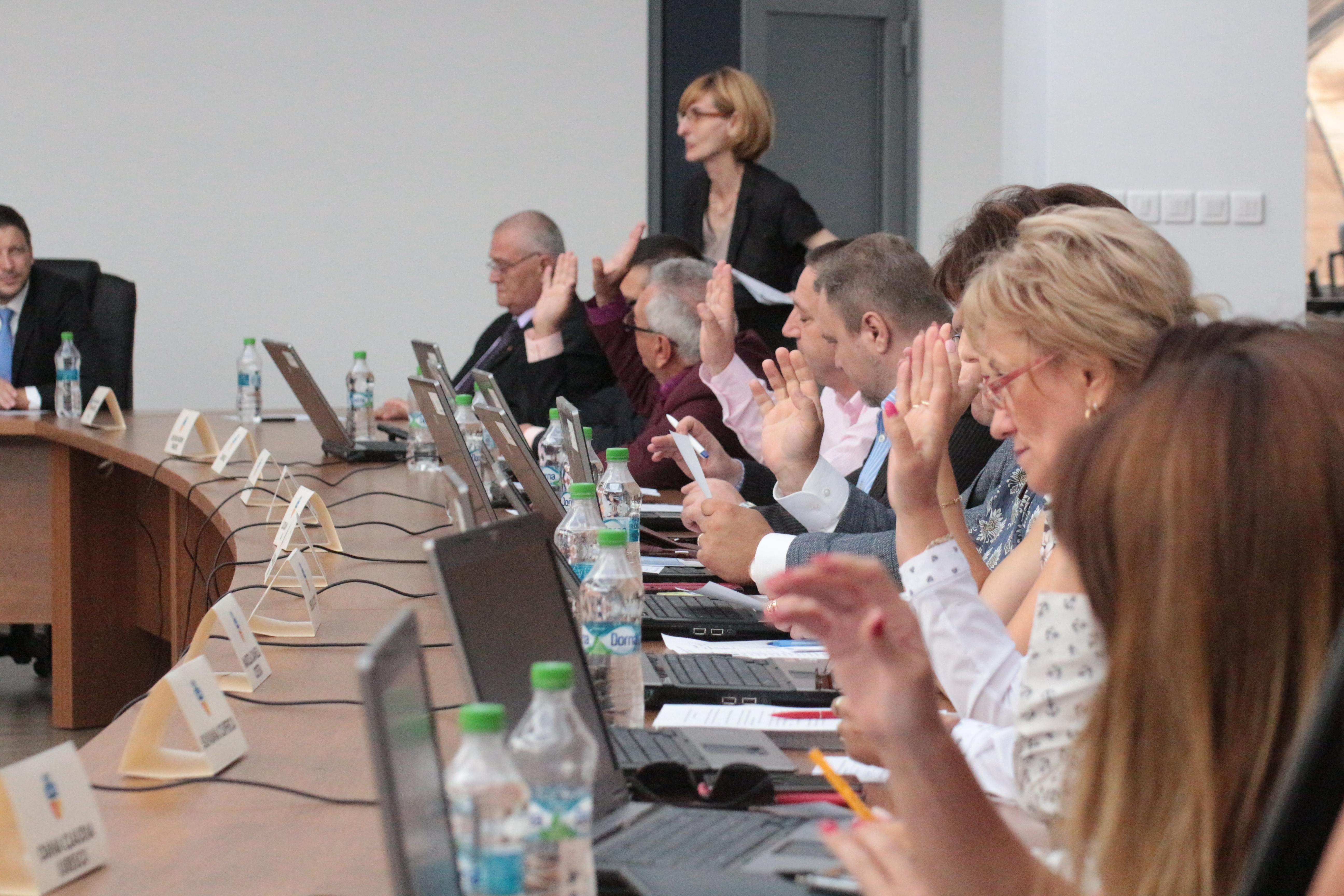 Majorarea impozitelor şi a taxelor locale, la mâna aleşilor