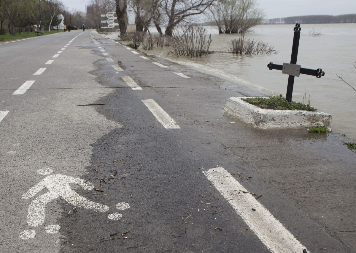 Vine apa! Dunărea a depăşit cota de atenţie