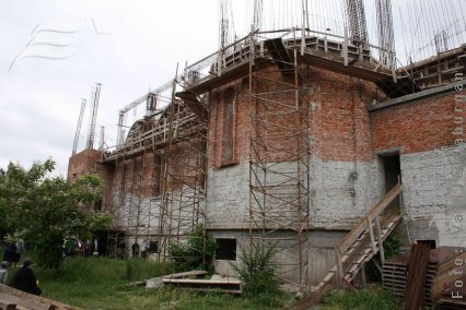 Biserica  Sf.  Ioan Botezătorul se ridică