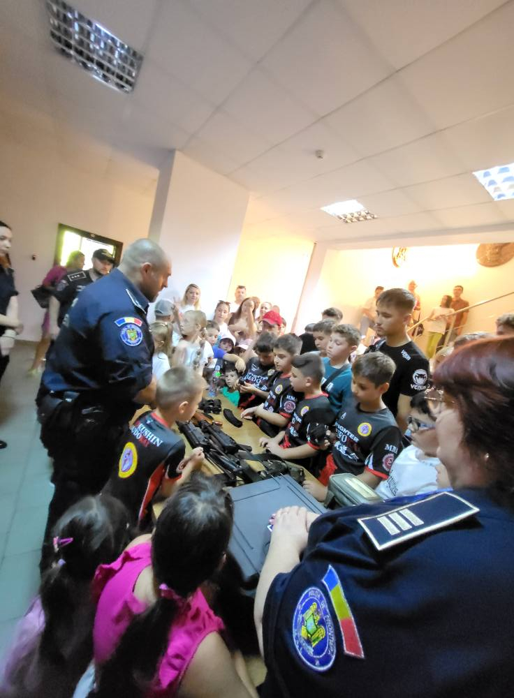 Micii „ștrumfi”, în vizită la Poliția de Frontieră