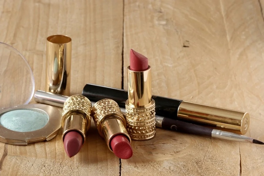 Pete negre pe piața produselor cosmetice din Galați