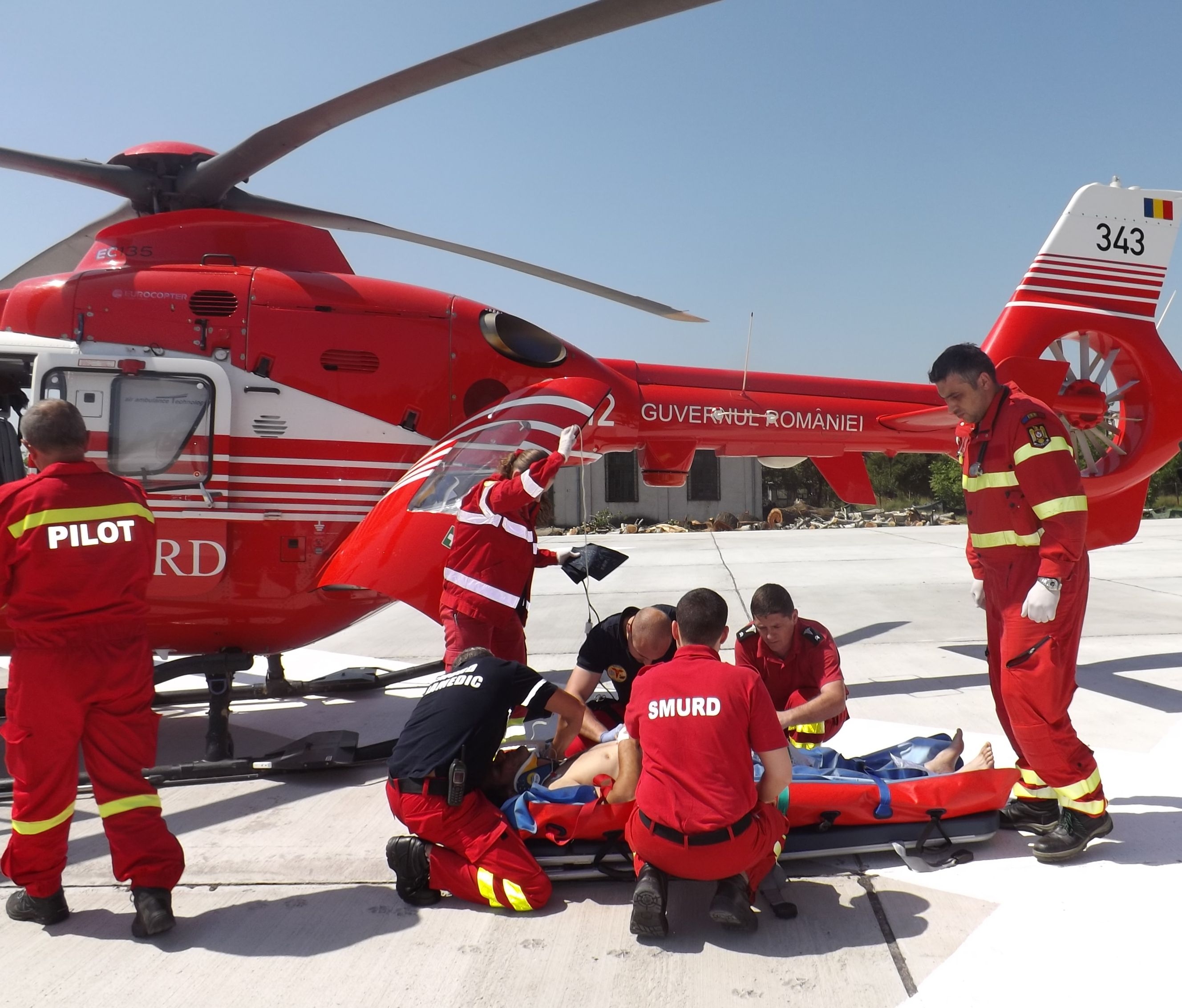 Elicopterul SMURD, chemat de URGENŢĂ la Galaţi pentru victima unui ACCIDENT