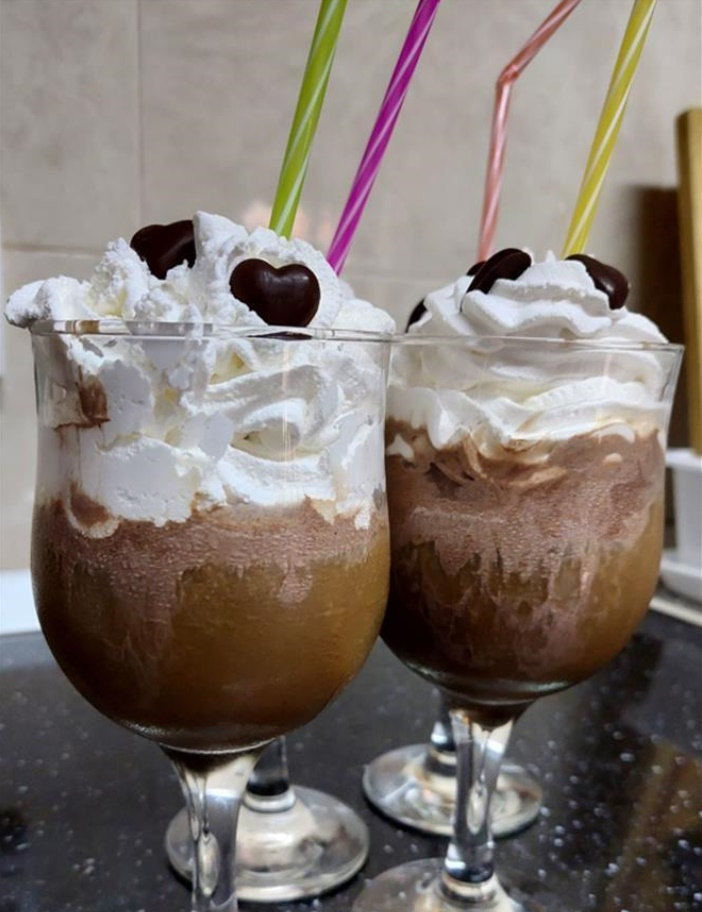 Frappe cu înghețată, desert de sezon