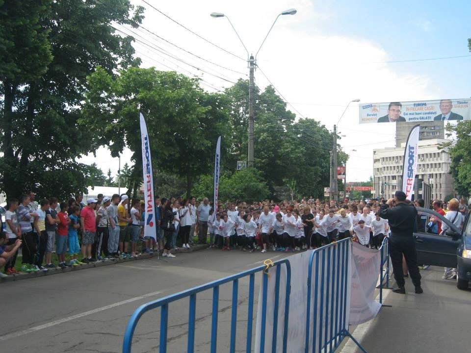 FOTO/ Cros de o AMPLOARE fără precedent în oraș: Au alergat peste O MIE de gălăţeni