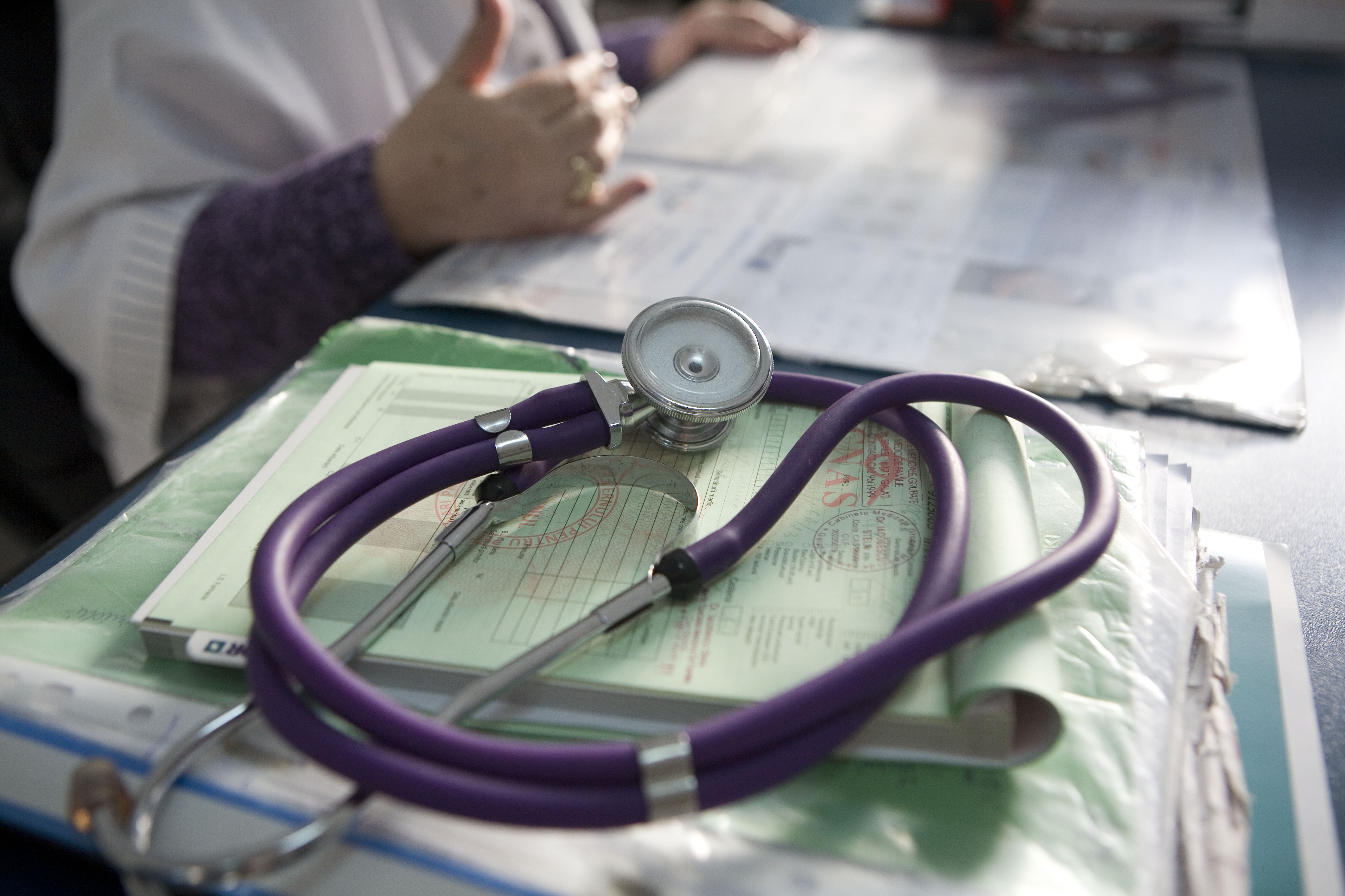 Zeci de MEDICI gălăţeni au fost AMNISTIAŢI