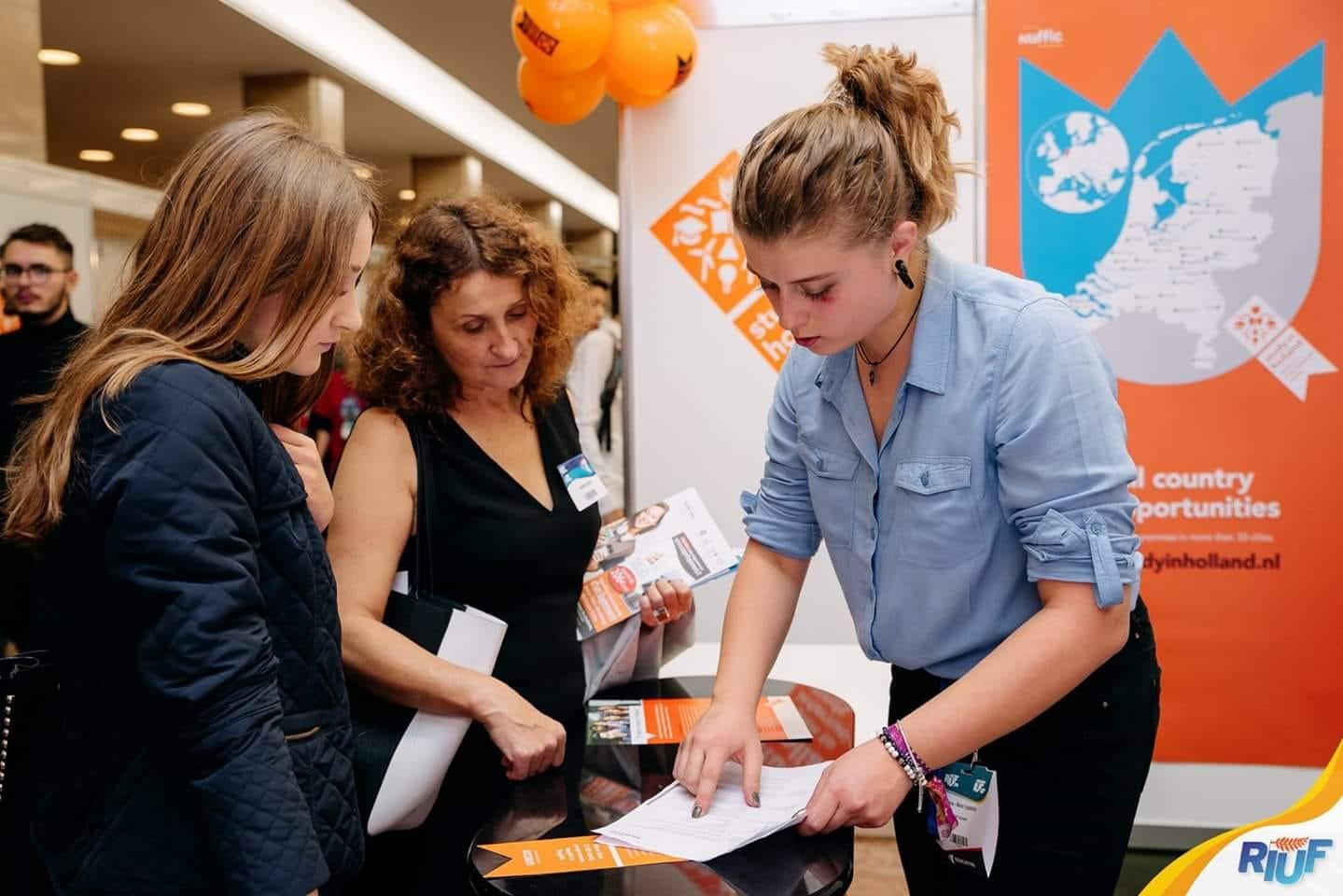 Târg virtual de universităţi din străinătate