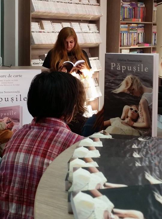 Poveste de viaţă, moarte şi dragoste. Cristina Nemerovschi şi-a lansat "Păpuşile"