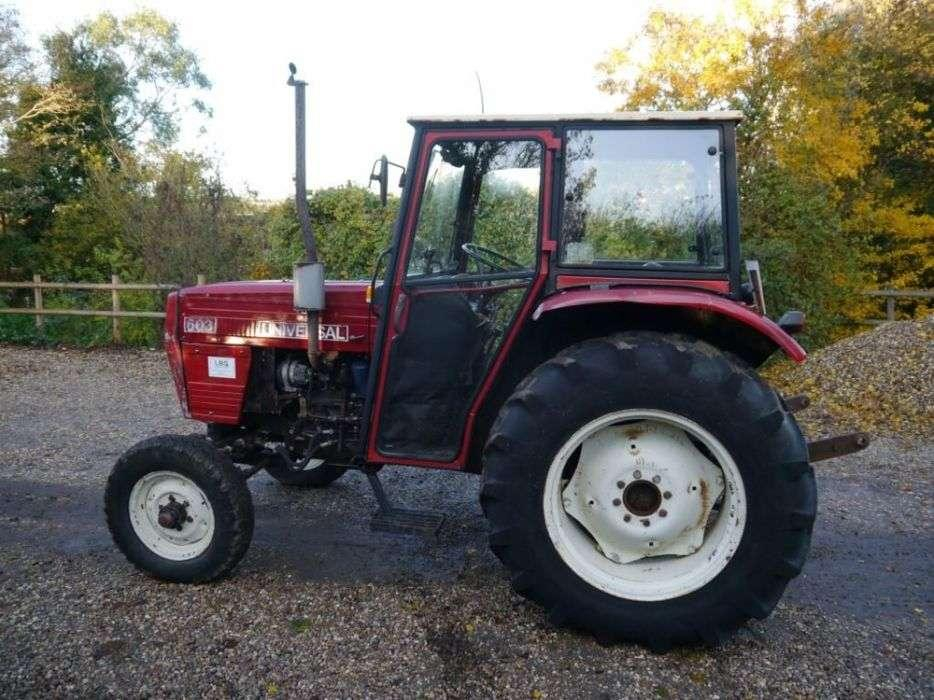 A furat un tractor dintr-o curte