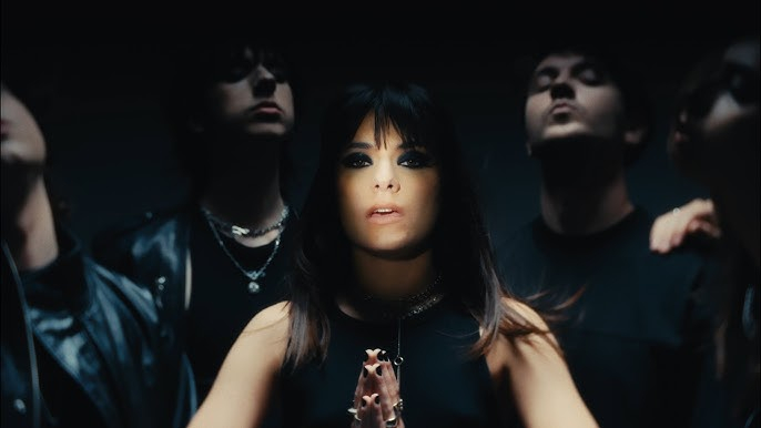 Alexandra Căpitănescu, două show-uri live şi o piesă care a incendiat YouTube (VIDEO)