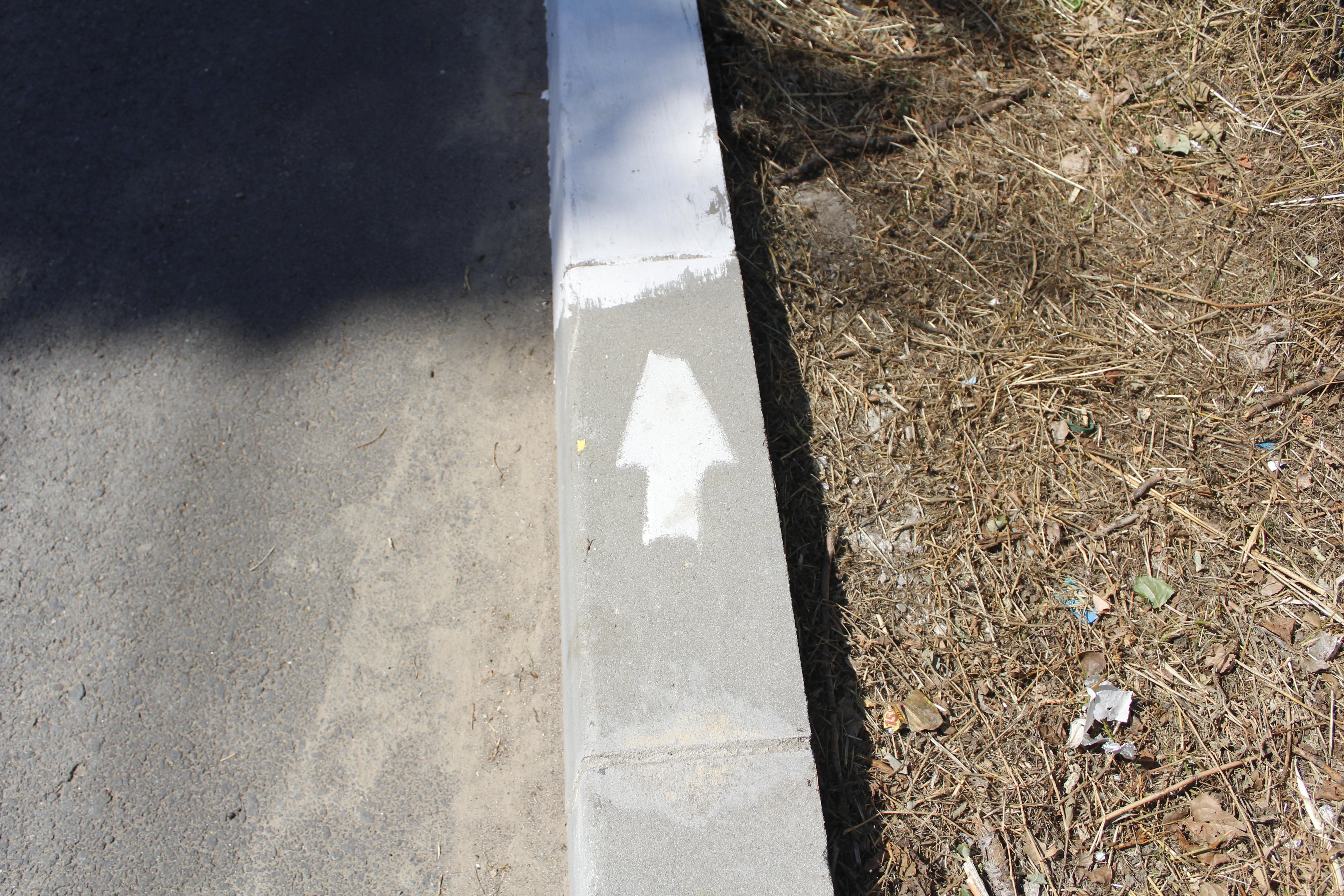 Săgeţi misterioase pe bordurile Galaţiului