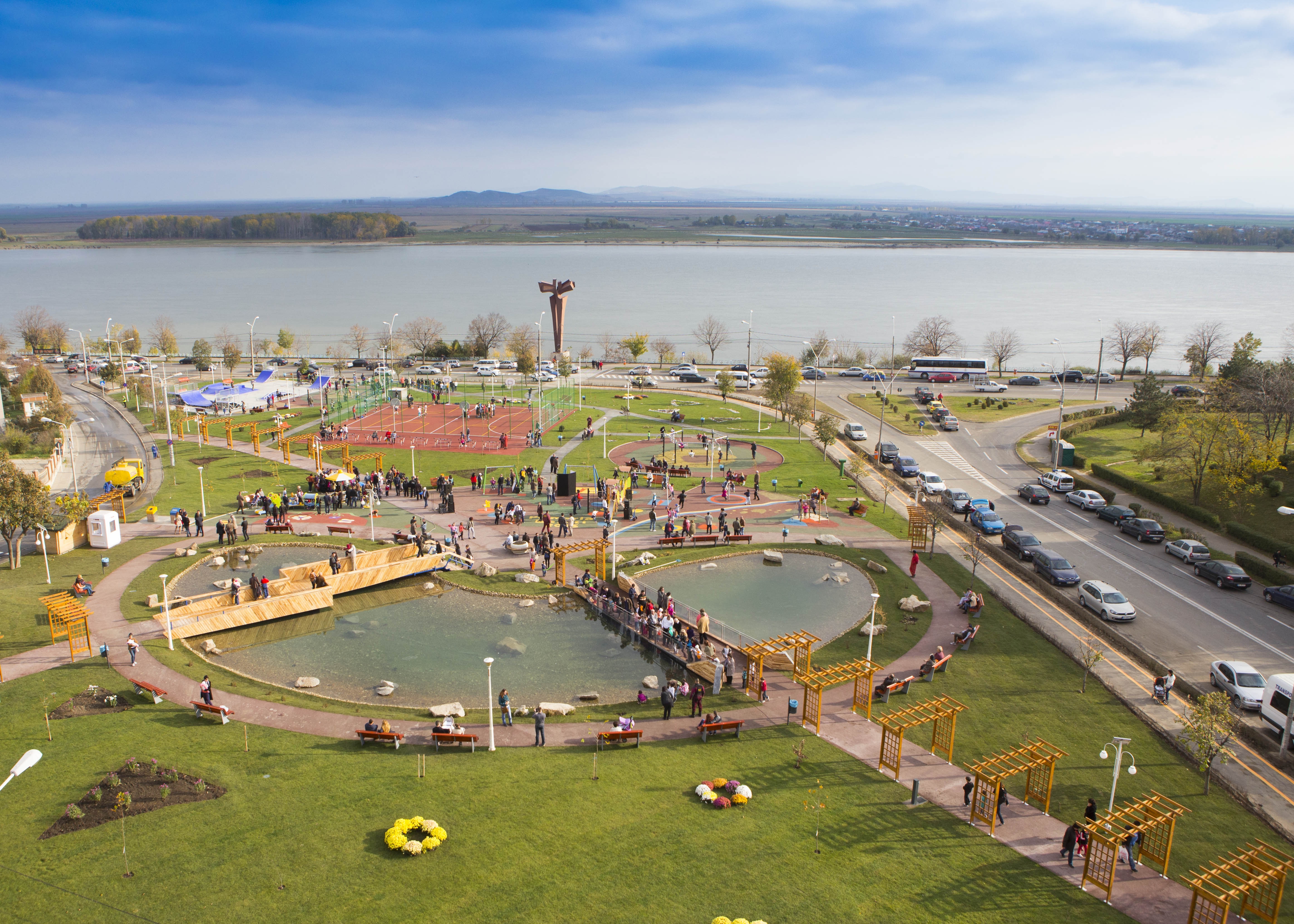 GALERIE FOTO / Un parc cum n-a mai avut Galaţiul! Avem Viva, urmează Disneyland