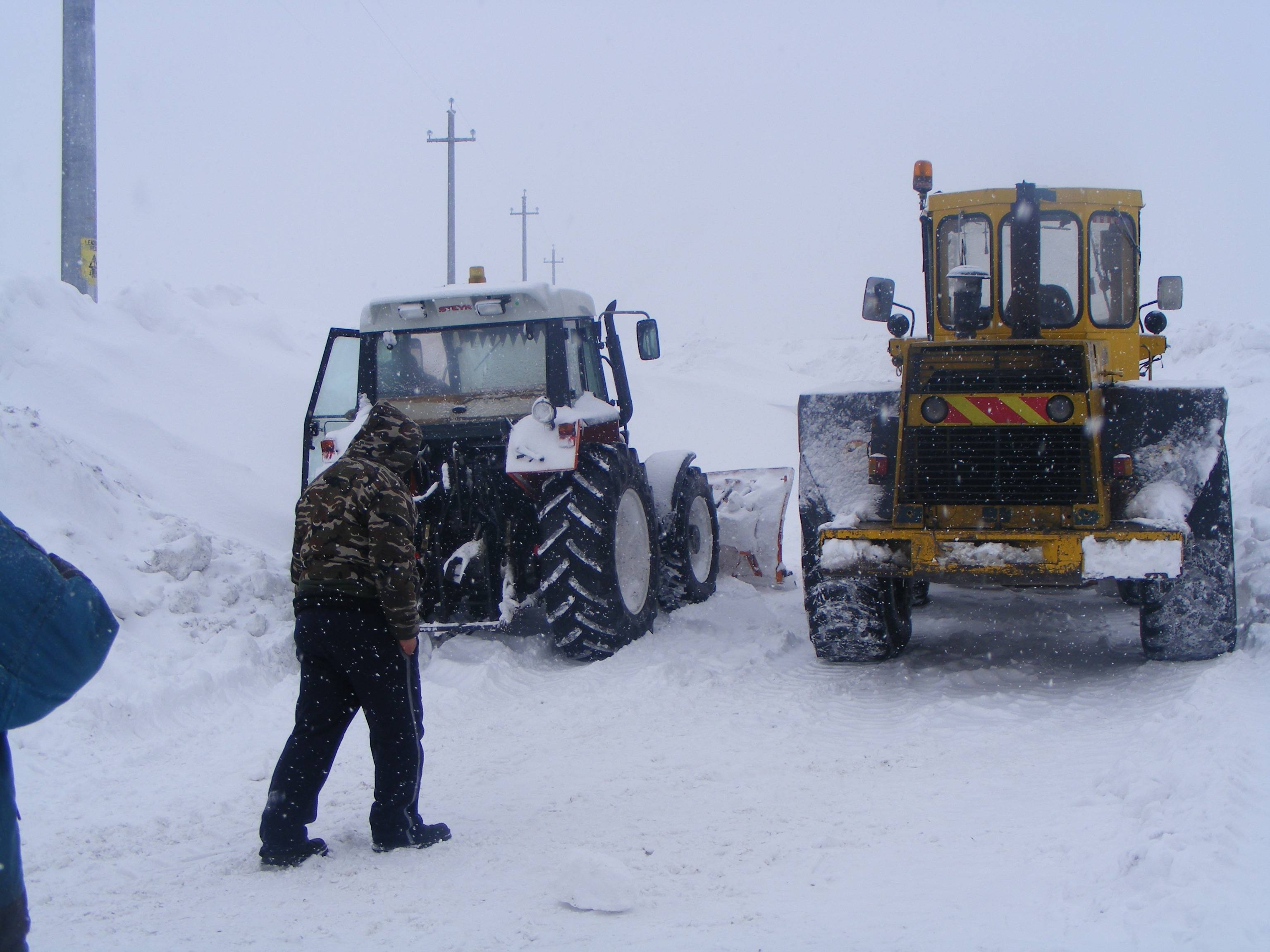 UPDATE/ Ultima localitate înzăpezită a fost deblocată. DN 24 D este parțial deschis