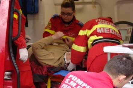 Trei persoane RĂNITE, într-un TERIBIL ACCIDENT rutier. O femeie este în STARE FOARTE GRAVĂ