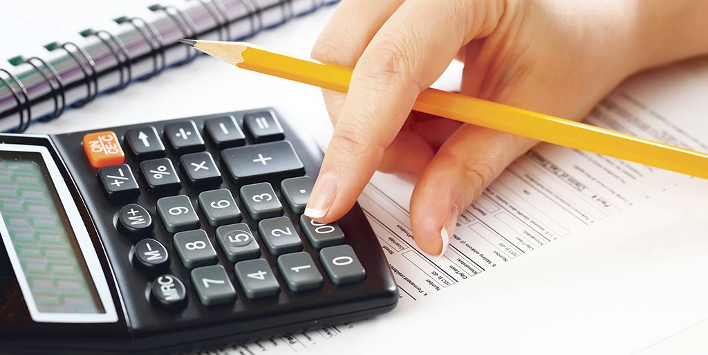 STATUL, un ANGAJAT DE LUX, care NU munceşte. CE CONTRIBUŢII PLĂTESC angajatul şi angajatorul