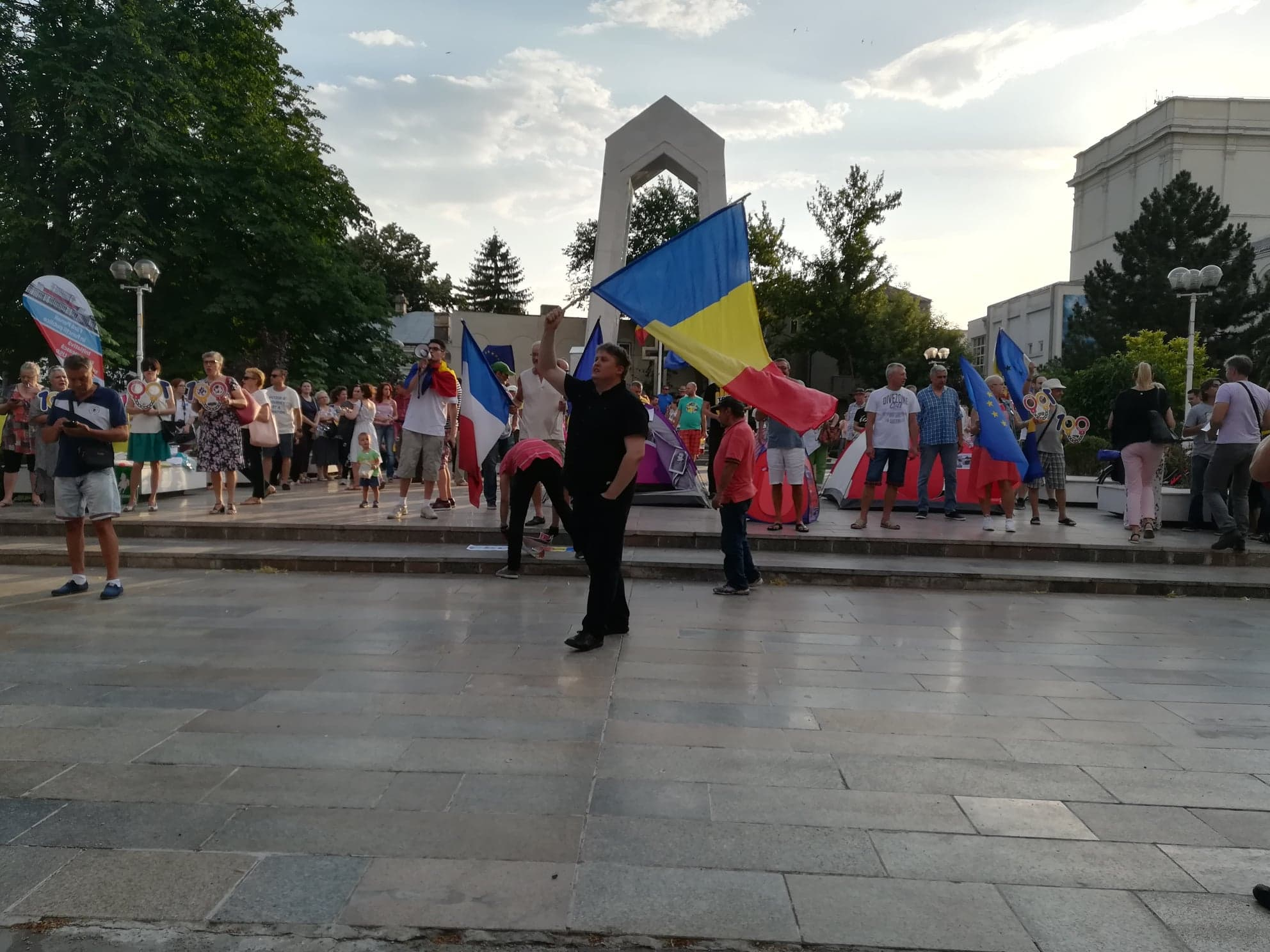 UPDATE | Mii de oameni au protestat în întreaga ţară, nemulţumiţi de modificările aduse legilor Justiţiei