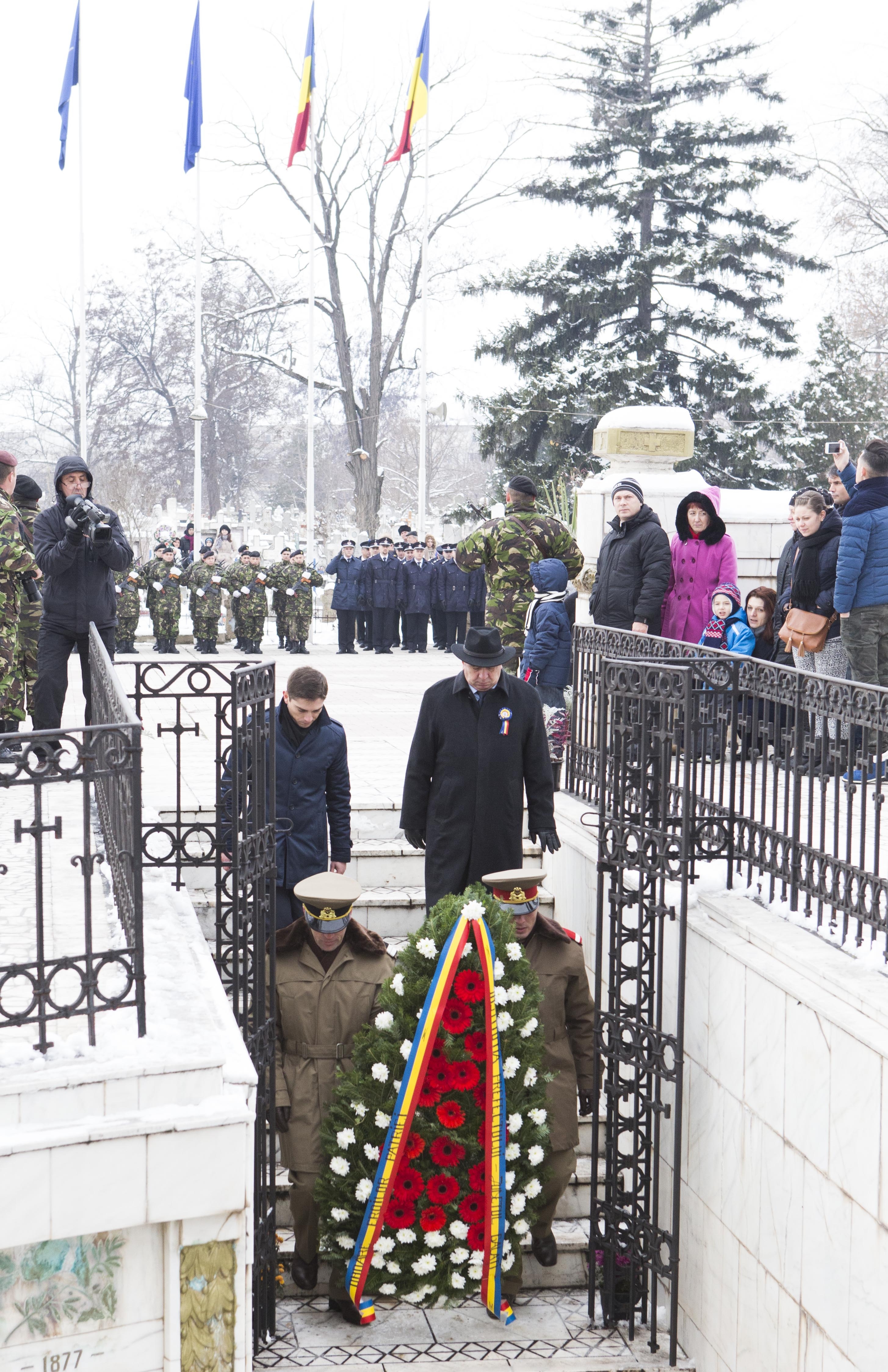 ZIUA NAŢIONALĂ A ROMÂNIEI/ Depunerea de coroane, o datorie