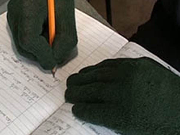 Bani pentru CĂLDURA sutelor de elevi de la „Elena Doamna” din Tecuci