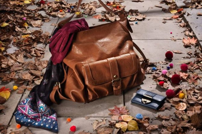 Ce a făcut un gălățean care a găsit  o poșetă cu bani în parcarea unui supermarket