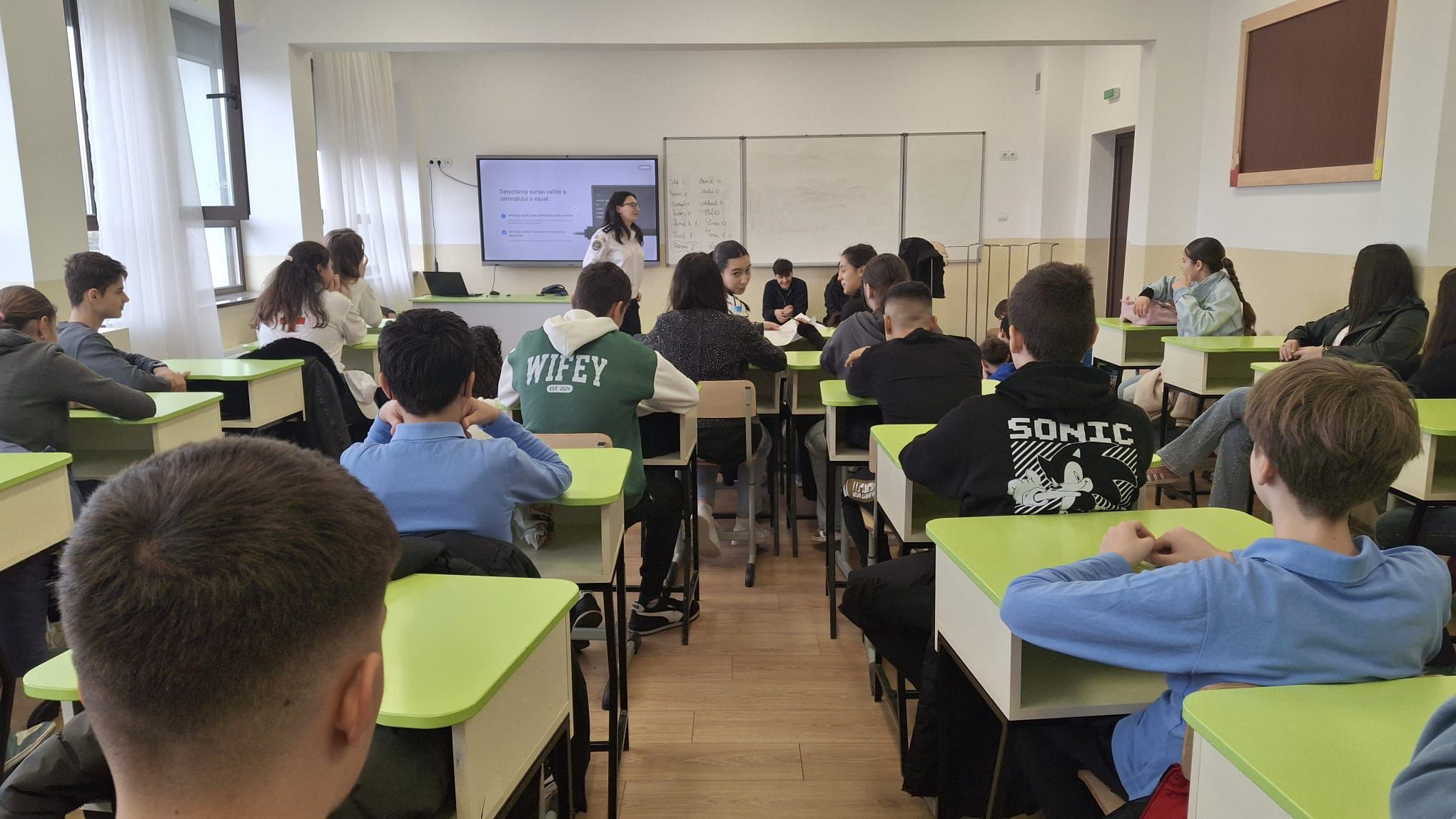 Activități preventive și informative în școlile din Liești și Ivești