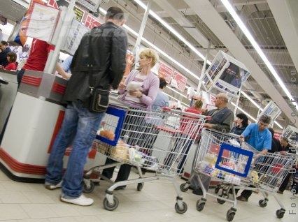 Program prelungit la hiper şi supermarketuri