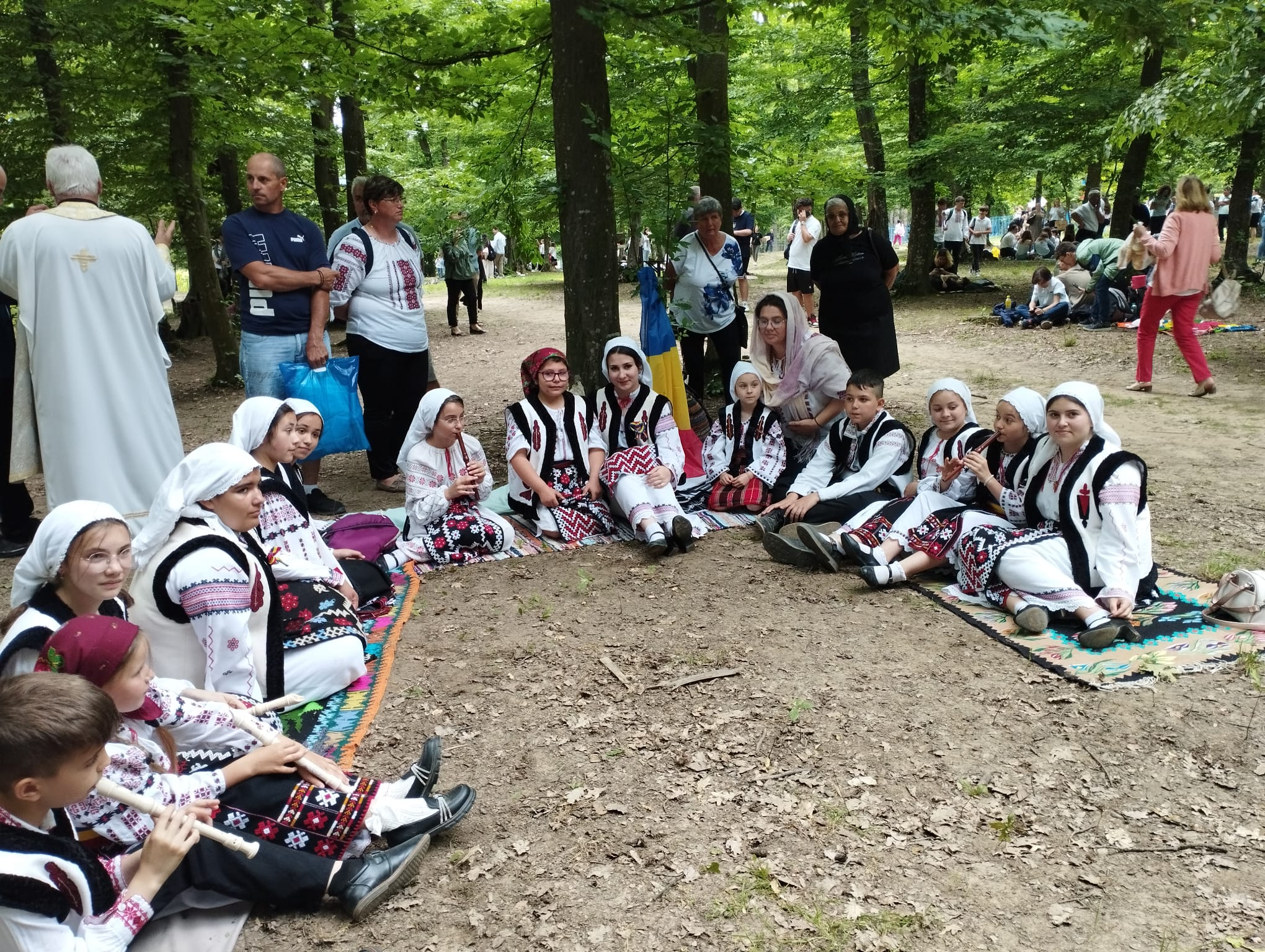 „Catedrala cu icoane vii” din pădurea de la Buciumeni