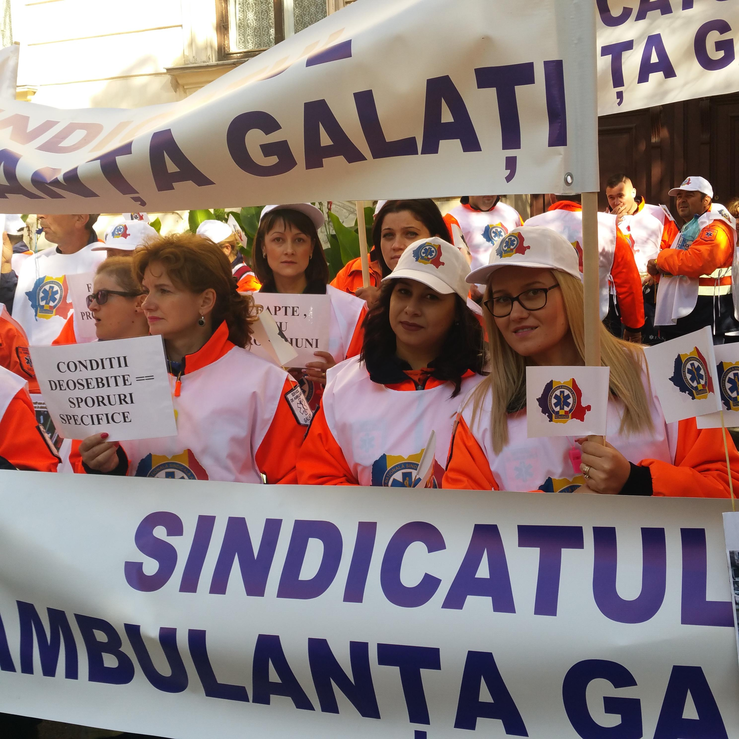 Marş de protest al angajaţilor de la Ambulanţă