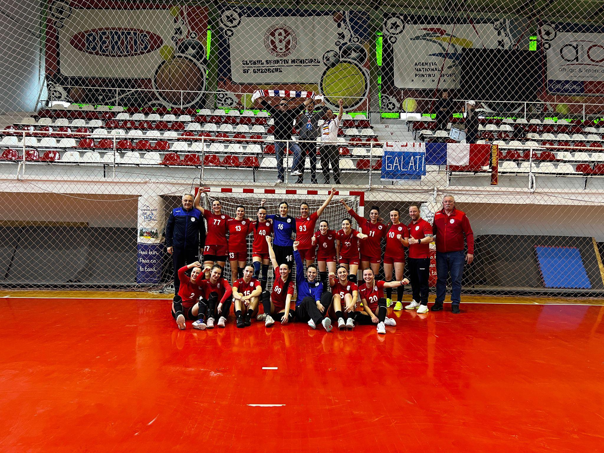 Continuă parcursul excelent al handbalistelor de la CSM Galaţi