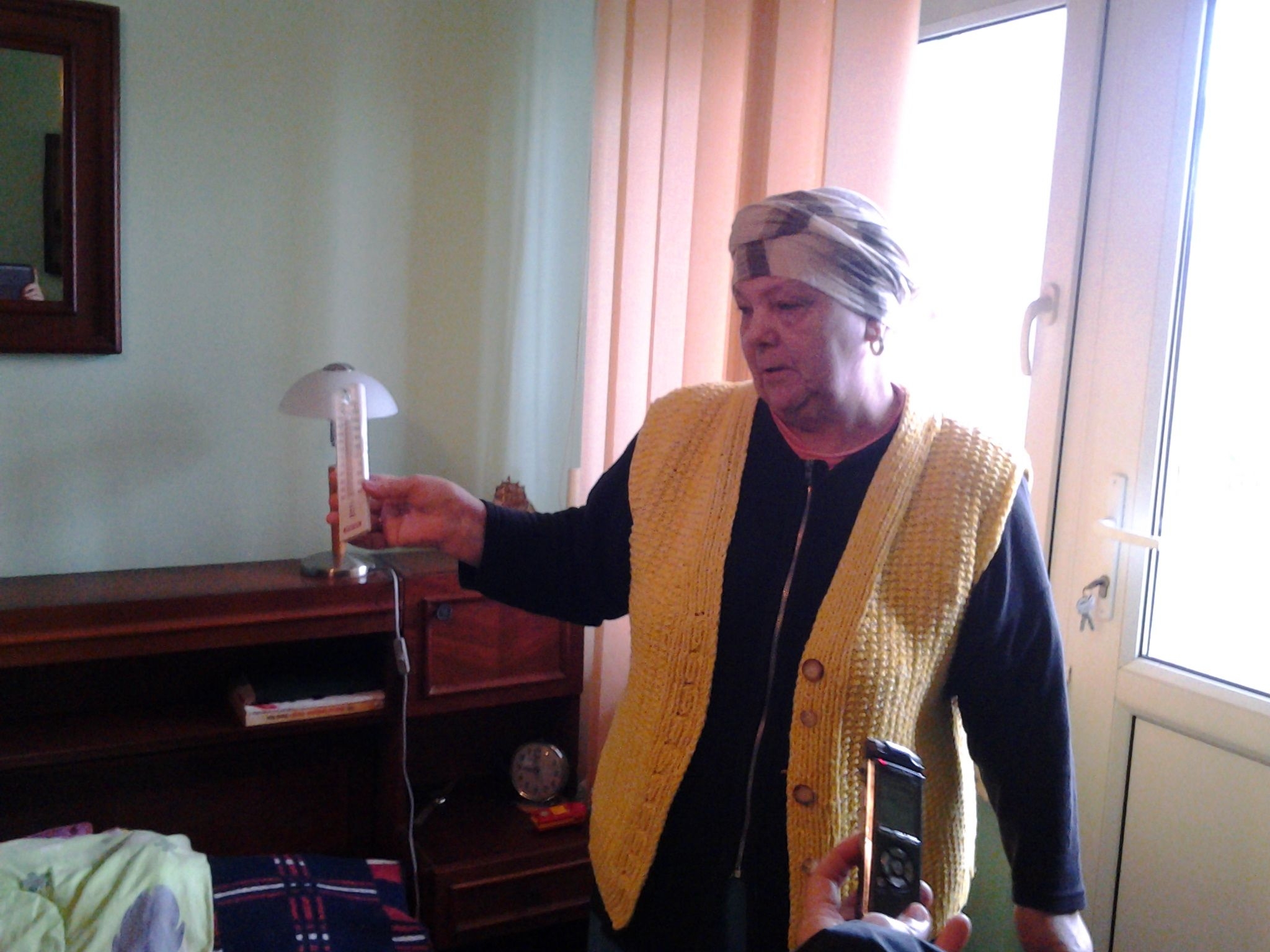 Bolnavi şi obligaţi să doarmă în frig / Gălăţenii, fără soluţii salvatoare în războiul căldurii