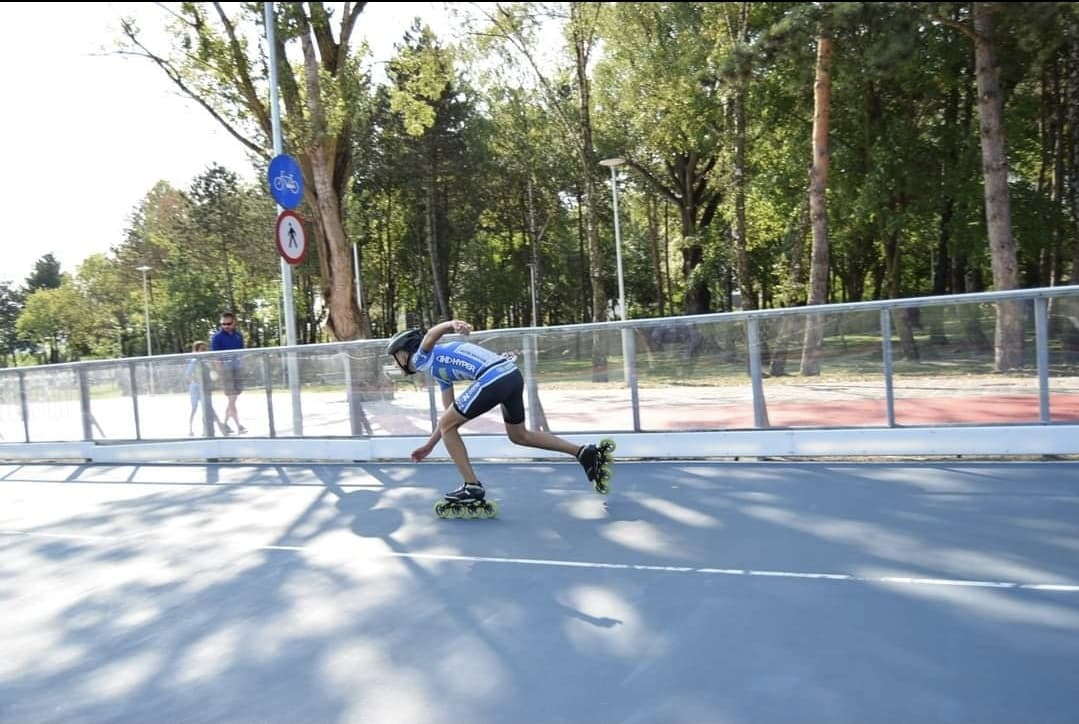 Primul concurs de patinaj pe role
