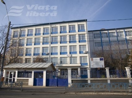 Comasarea învăţământului loveşte şi liceele