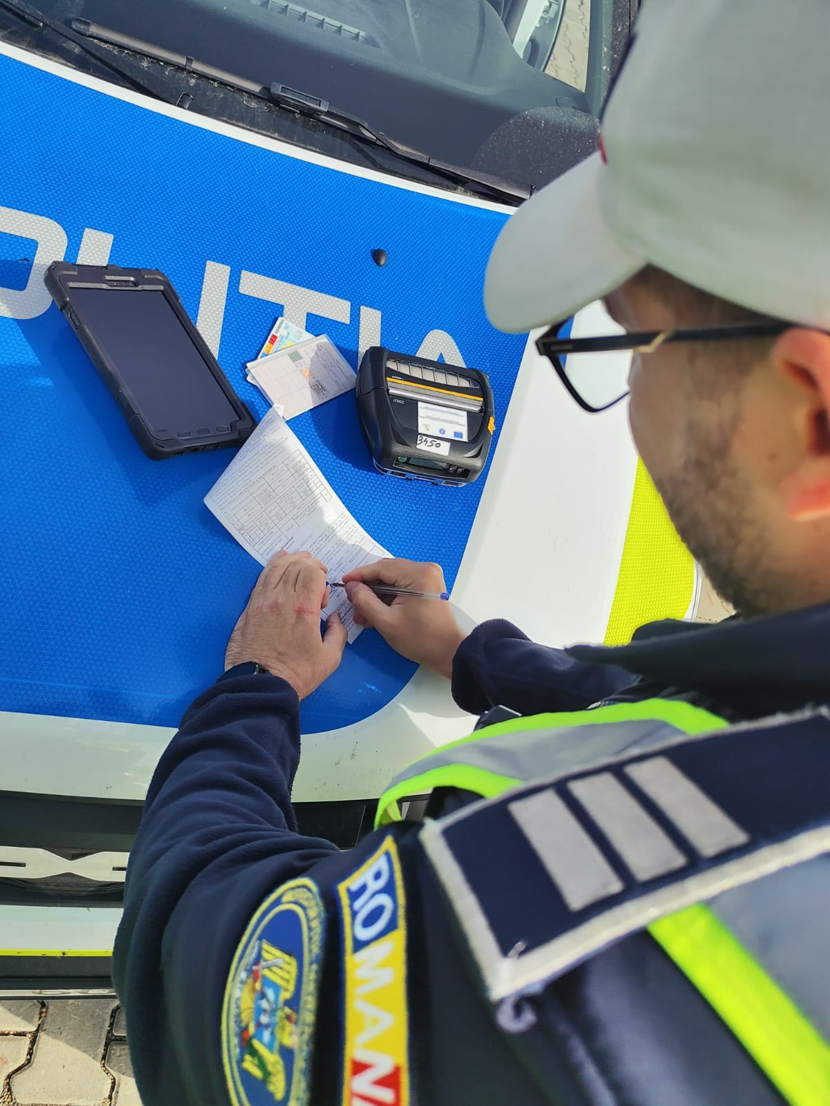 Agenții de circulație nu mai scriu amenzile pe hârtie