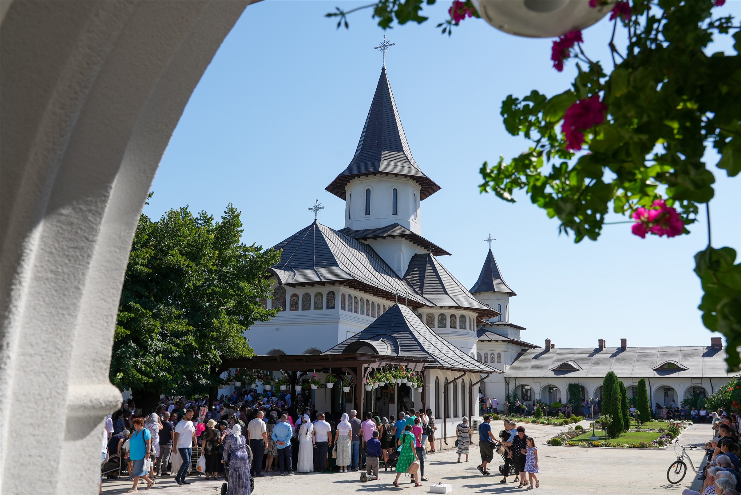 Hram la Mănăstirea ”Adormirii Maicii Domnului” din Tudor Vladimirescu