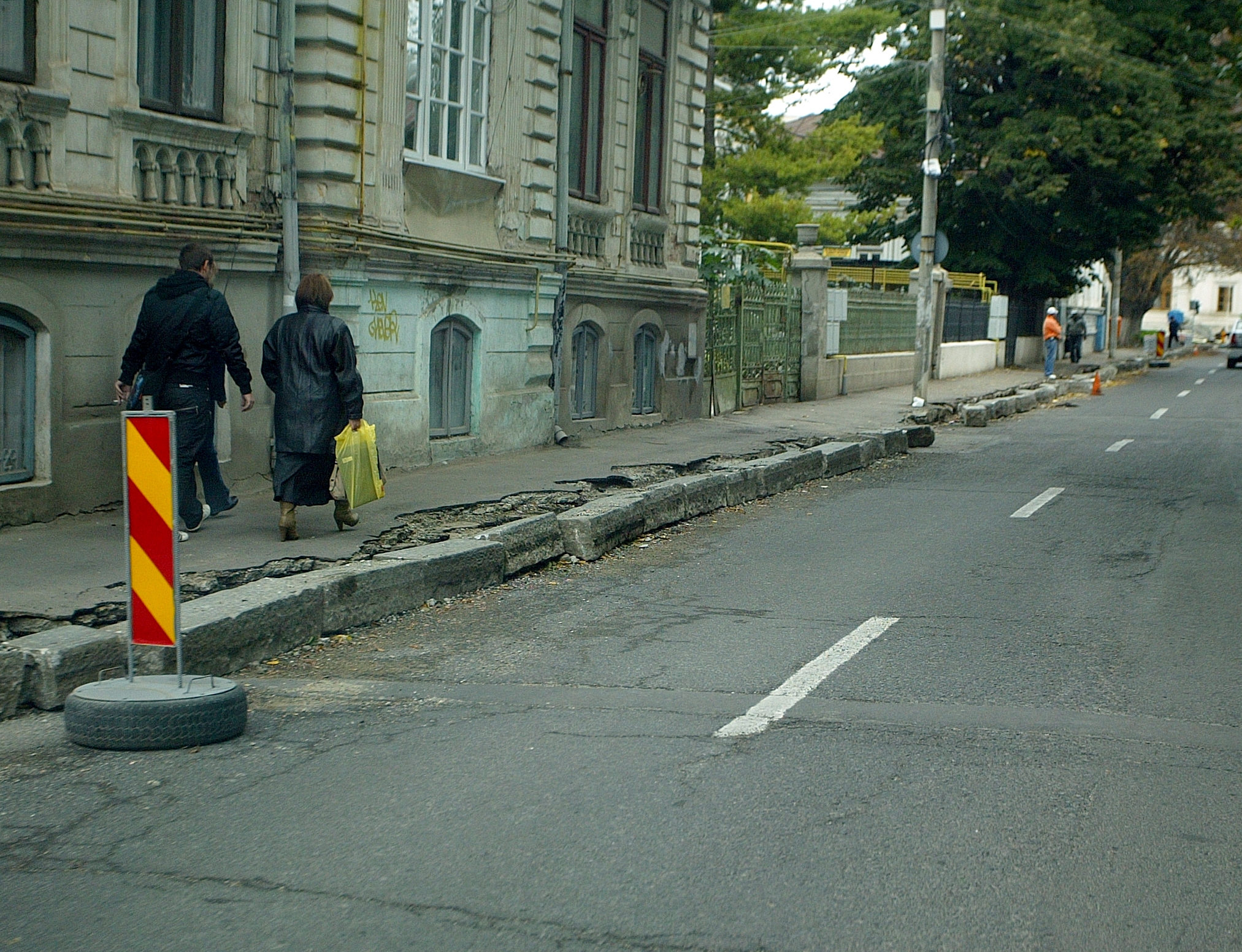 Bordurile Eroilor sau cum să plimbi o bucată de granit