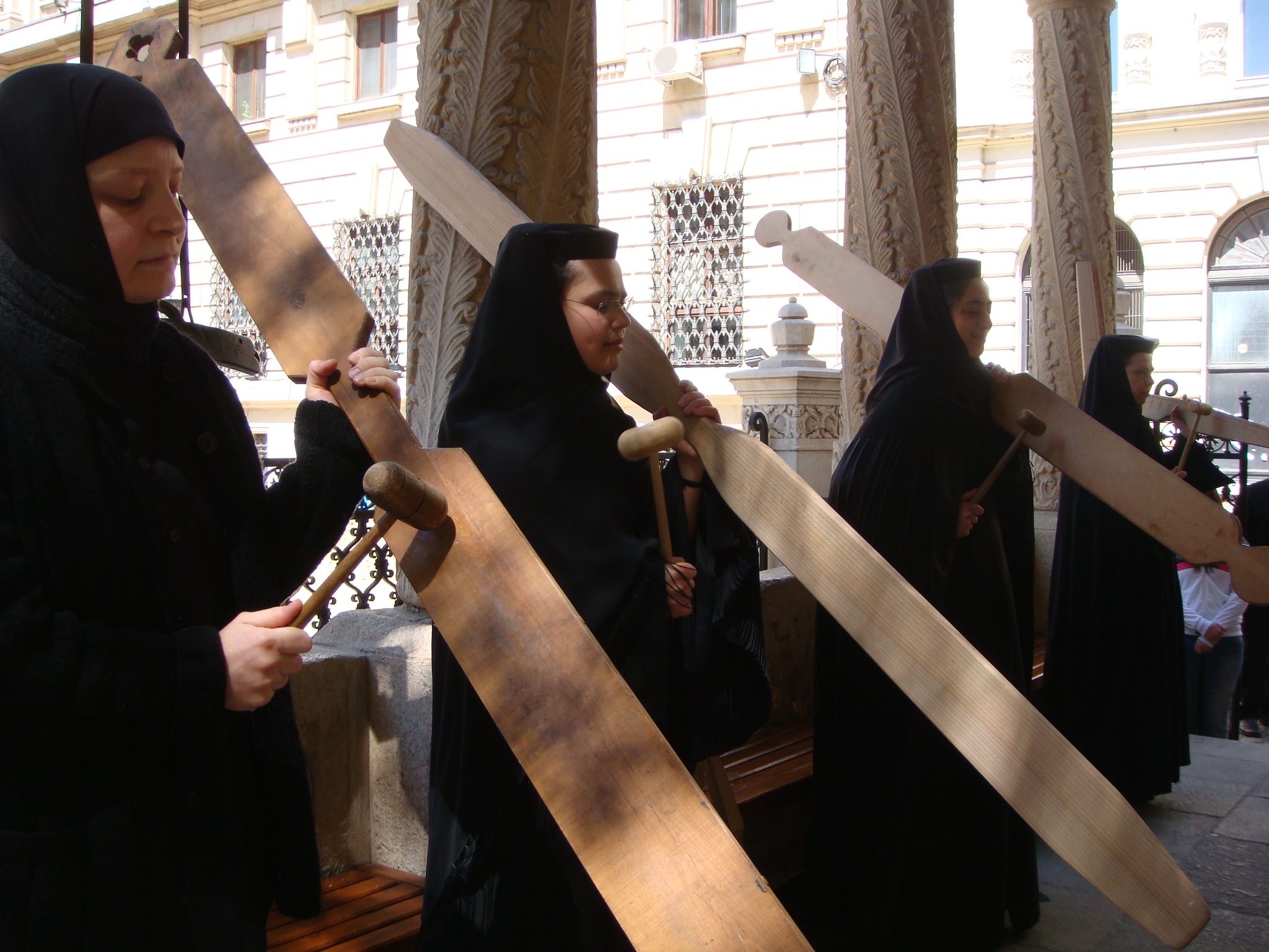 Sfintele Paşti şi marile posturi ale anului 2015